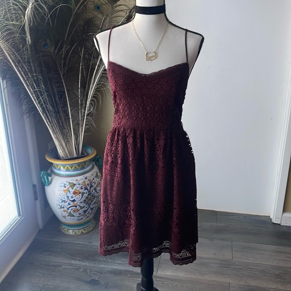 Cute burgundy dress - Picture 1 of 4